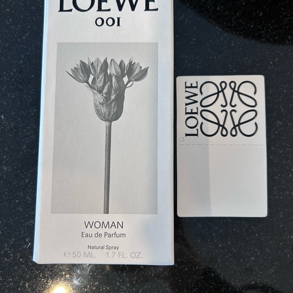 Loewe 001 Woman Eau de Parfum with Wooden Cap